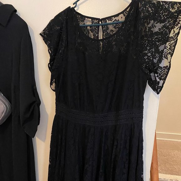 torrid Dresses & Skirts - BLACK LACE FLUTTER SLEEVE HANDKERCHIEF MIDI DRESS - Size 1